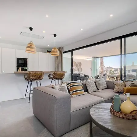3 Bedroom Ground Floor @ Hills!