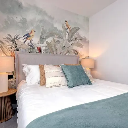 3 Bedroom Ground Floor @ Hills! Apartment