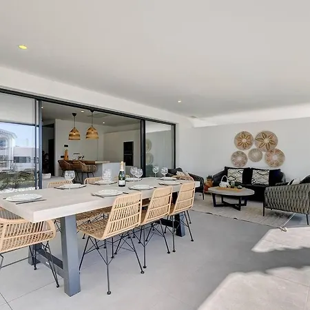 3 Bedroom Ground Floor @ Hills! Apartment *