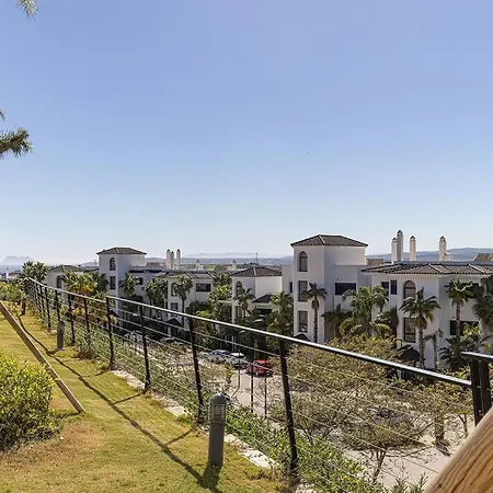 3 Bedroom Ground Floor @ Hills! Apartment